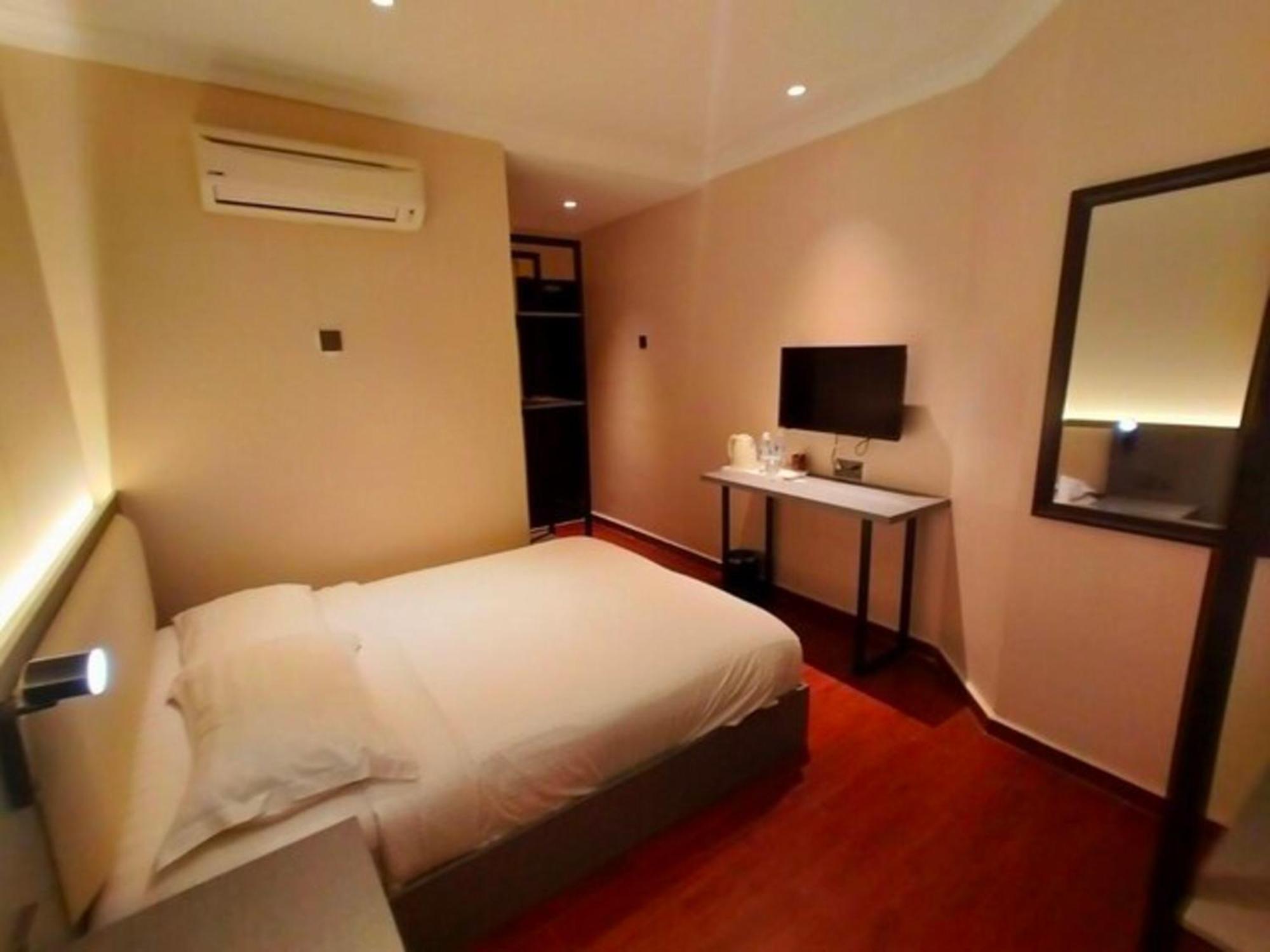 Super Oyo 998 Queen City Hotel Джорджтаун Екстер'єр фото