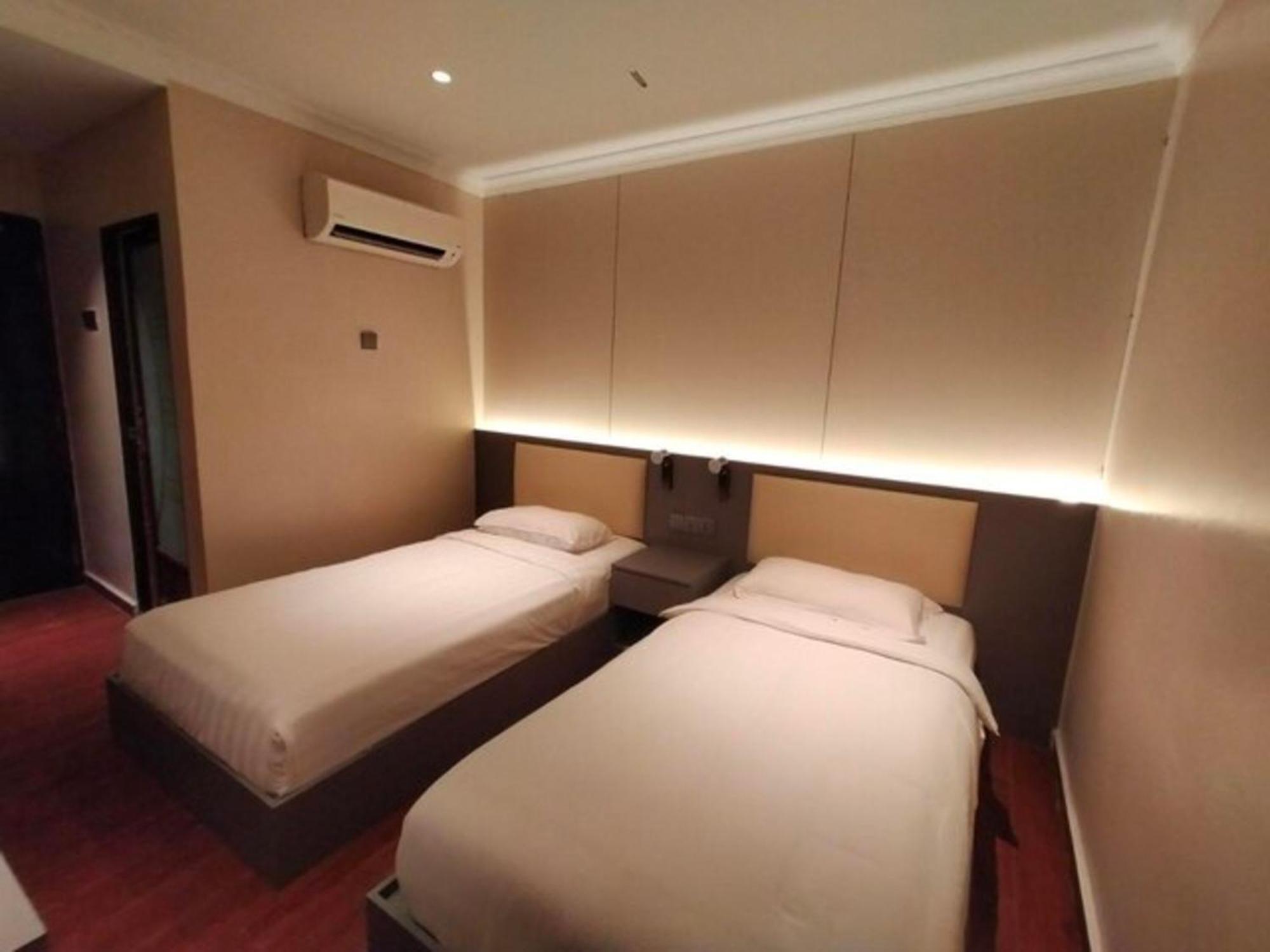 Super Oyo 998 Queen City Hotel Джорджтаун Екстер'єр фото